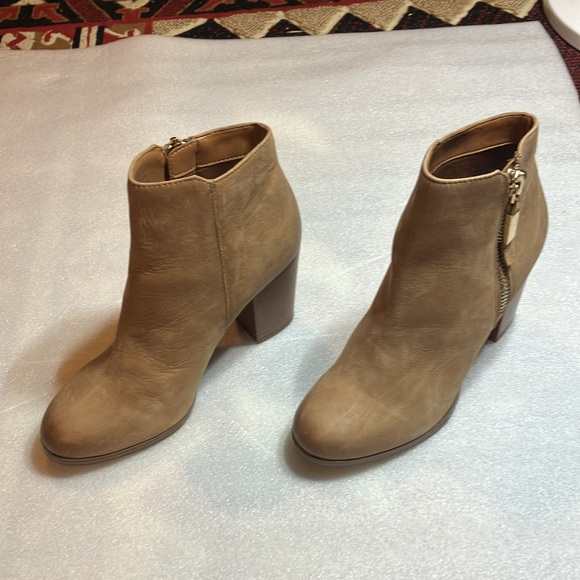 Aldo Mathia booties. New. Size 8. Brown. Nubuk leather upper. - Picture 2 of 6